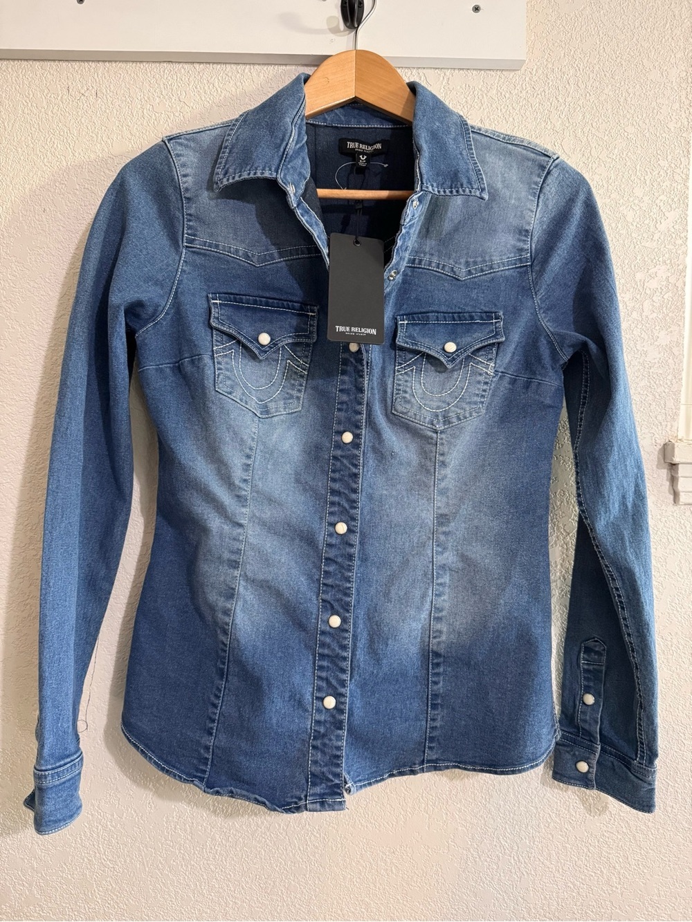 True Religion NWT medium denim shacket,logo pockets,pearl snap buttons,cotton